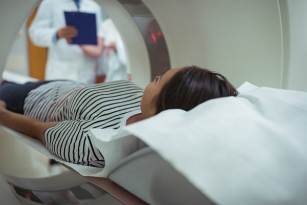 בדיקת CT - מה באמת קורה שם ואיך להתכונן נכון? 10 בדיקת CT מה באמת קורה שם ואיך להתכונן נכון