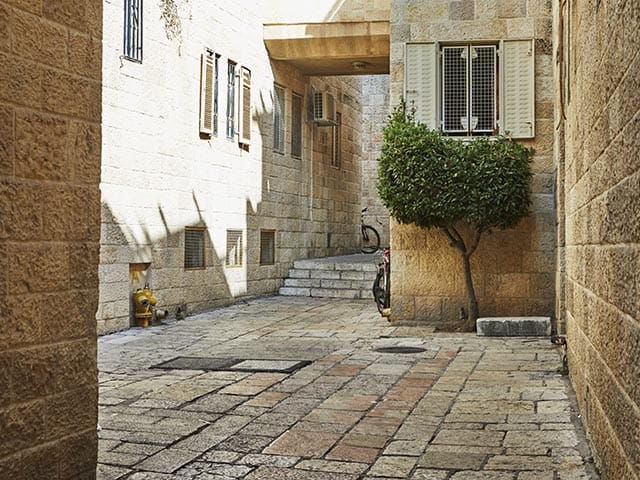 Doctor to the home in Jerusalem