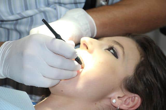 מהי מטרת פוליסת כיסוי שיניים 9 teeth cleaning 1514692 640